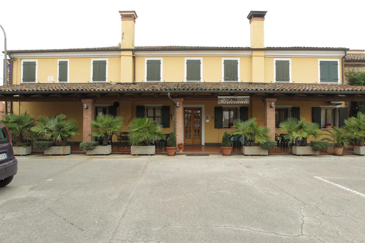 Ristorante Albergo Al Capitello Megliadino San Vitale Exterior photo